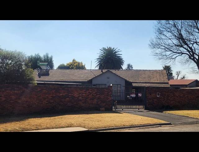 3 BEDROOM HOUSE FOR SALE IN VAN DYK PARK
